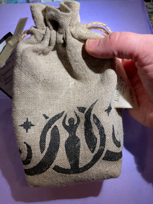 Täydenkuun aikana syntyneet riimut – katajasta