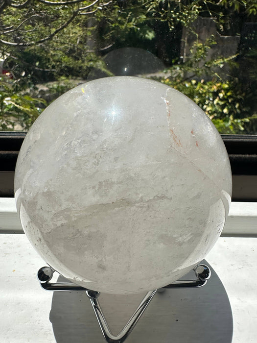 Suuri kirkas vuorikristallipallo sateenkaarisulkeumilla – 1,42 kg (#13)