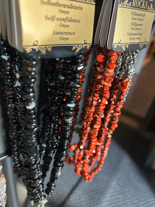 Baroque Rocks kristallikaulakorut (erilaisia)