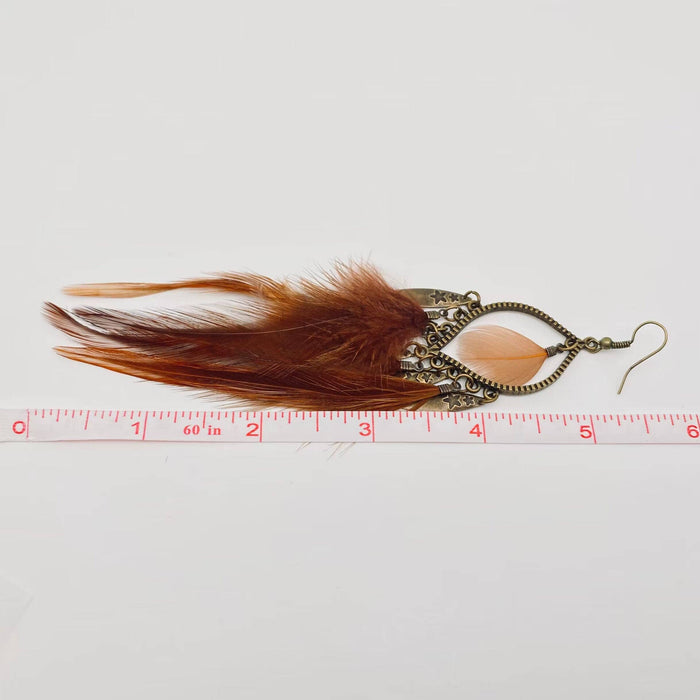 Boheemi sulka- ja metallitupsukorvakoru