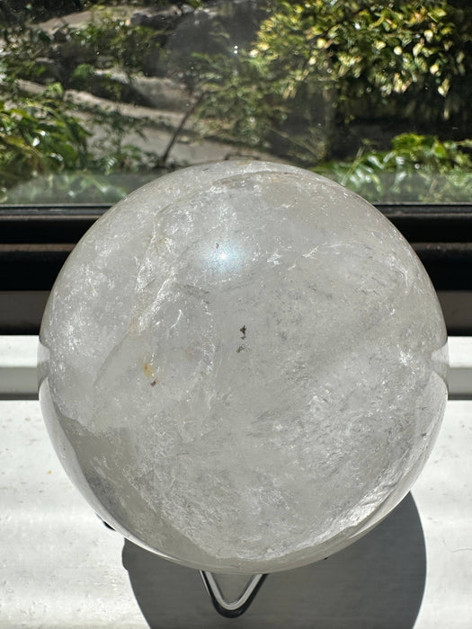 Suuri kirkas vuorikristallipallo sateenkaarisulkeumilla – 1,42 kg (#13)