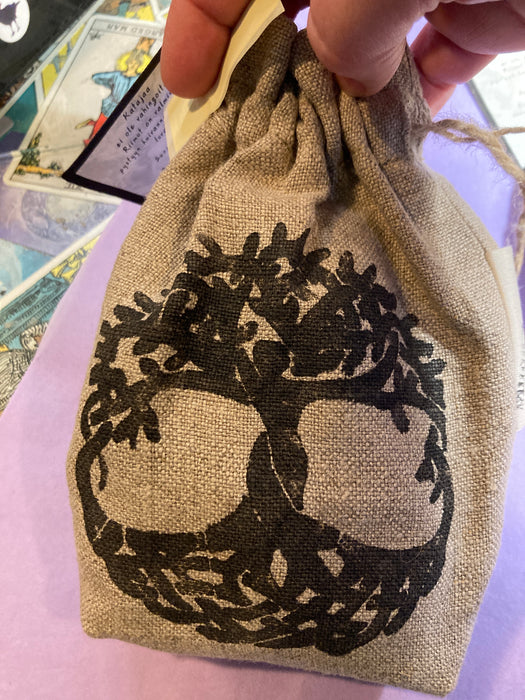 Täydenkuun aikana syntyneet riimut – katajasta