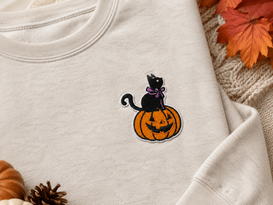 Black Cat on Pumpkin – kangasmerkki