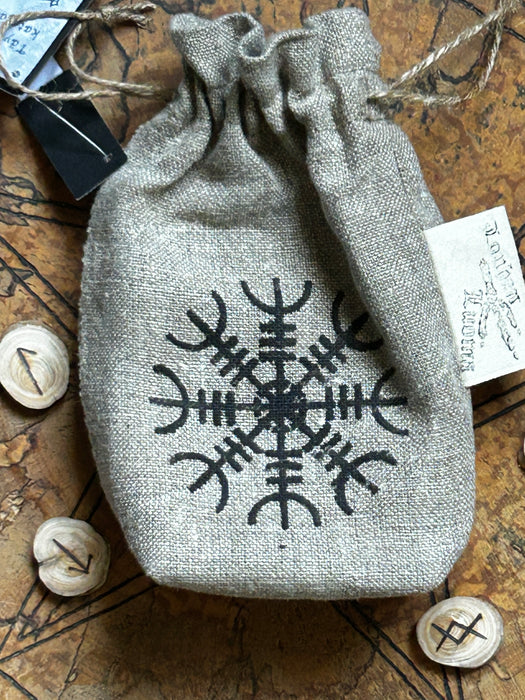 Täydenkuun aikana syntyneet riimut – katajasta