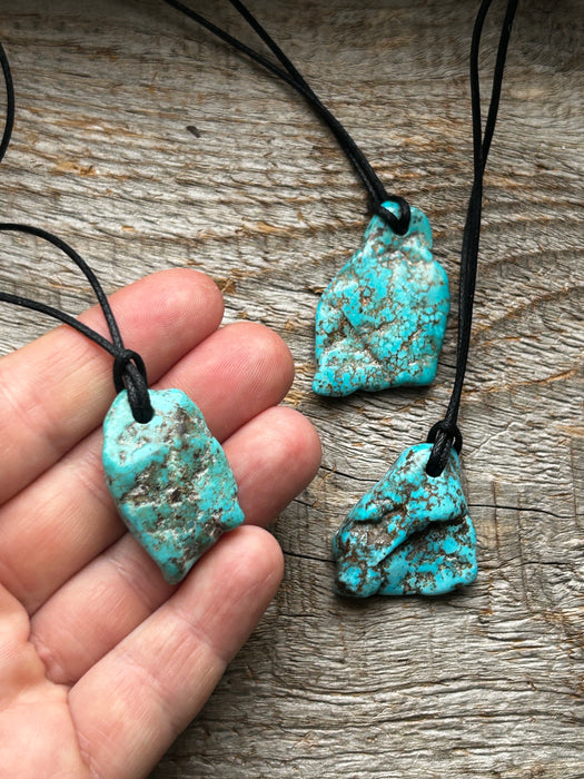 Turquoise pendant 5-8g