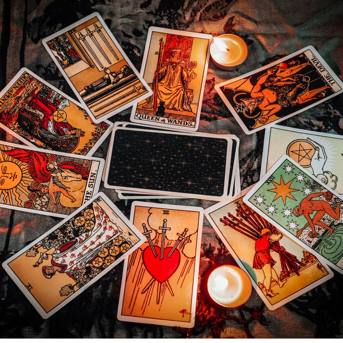 Uudenvuoden Tarot-tulkinta äänitteenä n. 30-40min