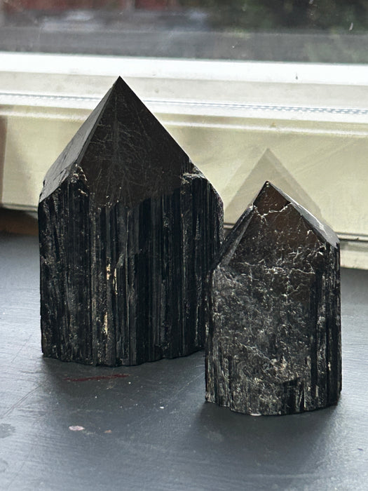 Puolikiillotettu musta turmaliinikärki