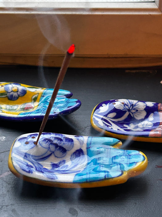 Käsintehty Hamsa suitsukeastia