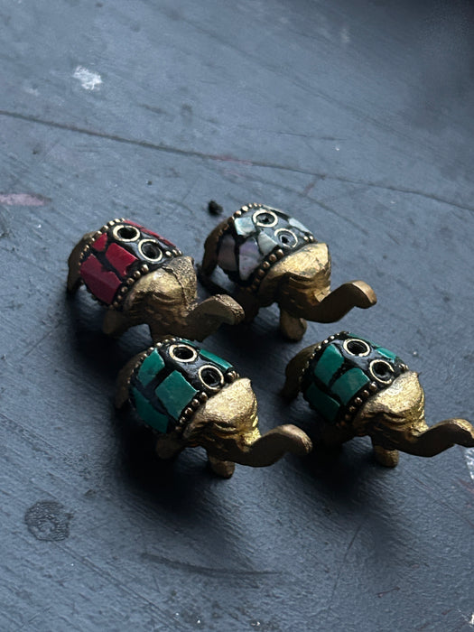 Intialainen norsu suitsuketeline