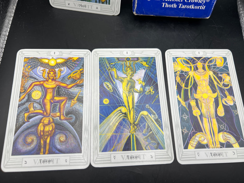 Thoth Tarot 3 Magus (suomenkielinen pakka) - Crowley Aleister (Preloved/Käytetty)(VTG90, OOP)