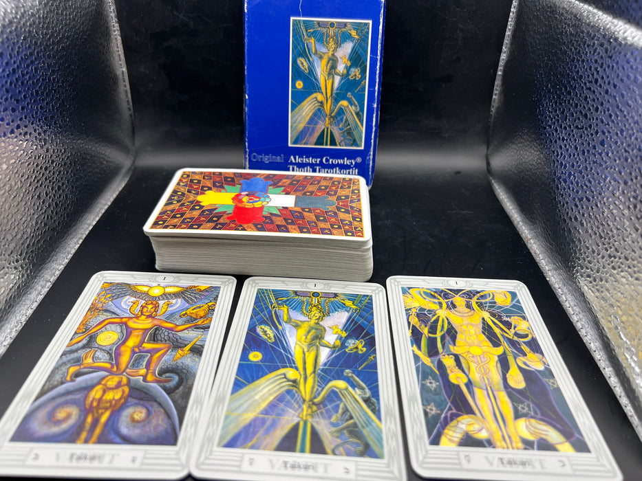 Thoth Tarot 3 Magus (suomenkielinen pakka) - Crowley Aleister (Preloved/Käytetty)(VTG90, OOP)