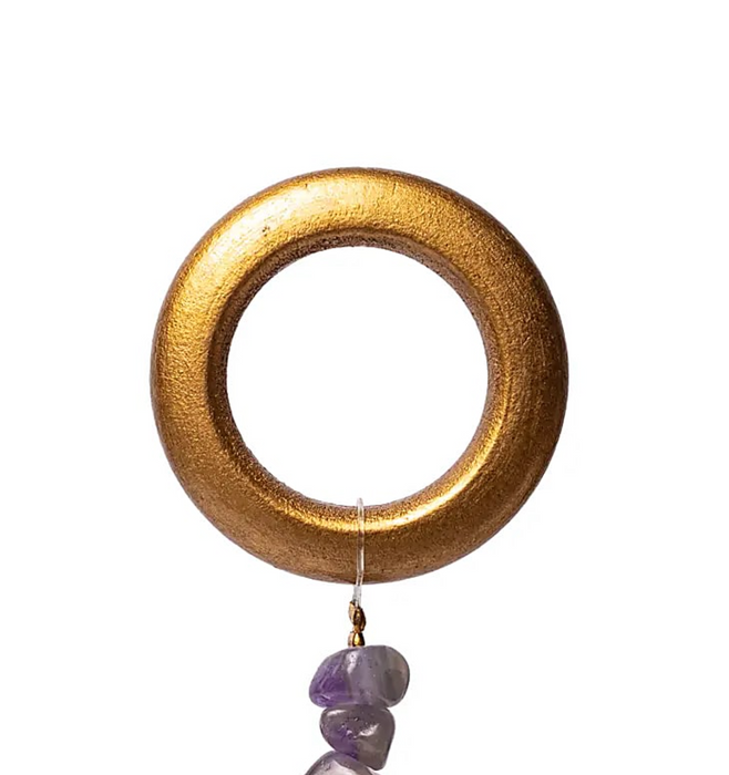 Lotus-aurinkosieppari ametistilla ja kristallipalloilla