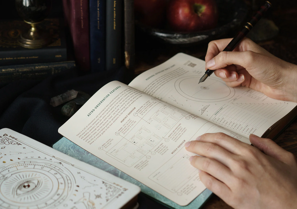 Astrological Planner 2026- White/Valkoinen - Magic of I