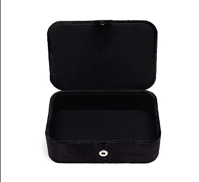 Musta samettirasia – Moon Phases