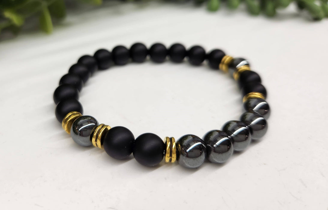 Maadoittava tasapaino: Musta obsidiaani- ja hematiittirannekoru 8 mm