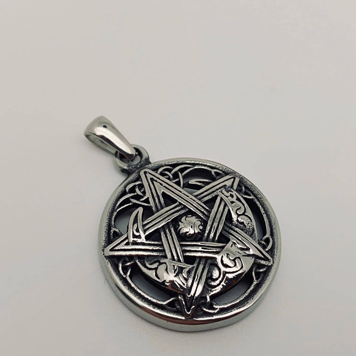 Pentagram ja kuu -teräsriipus