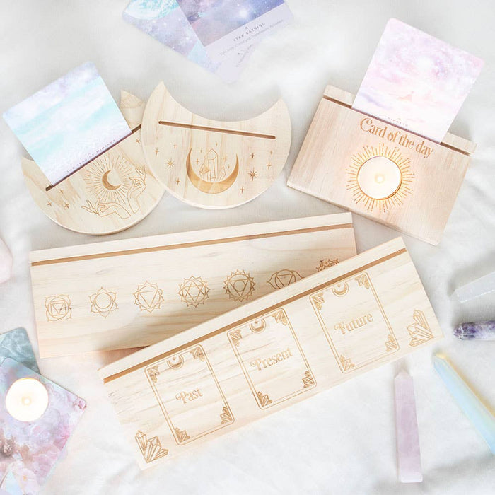 Puinen tarotkorttiteline