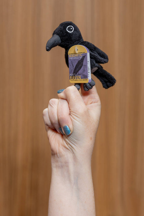 Edgar Allan Poe's Raven – korppi sorminukke ja magneetti, 10 cm