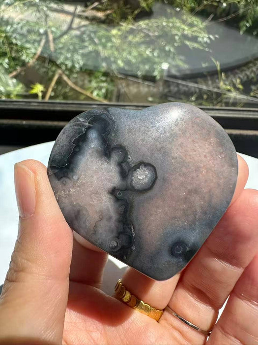 Musta kukka-akaatti sydän 4–6 cm – Kasvu ja suoja