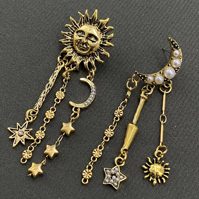 Star Fringe Asymmetrinen Aurinko-Kuu -korvakorut