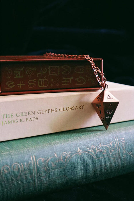 Green Glyphs pendulum heiluri - James R. Eads (Kickstarter, Indie)