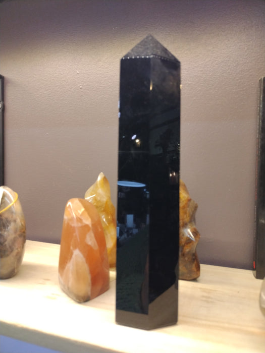 Musta obsidiaani obeliski