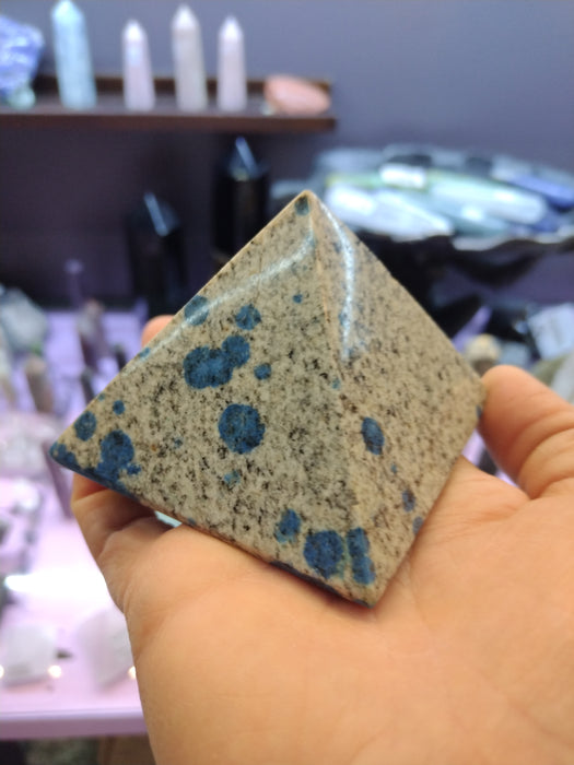 K2 ja azuriitti pyramidi 300g