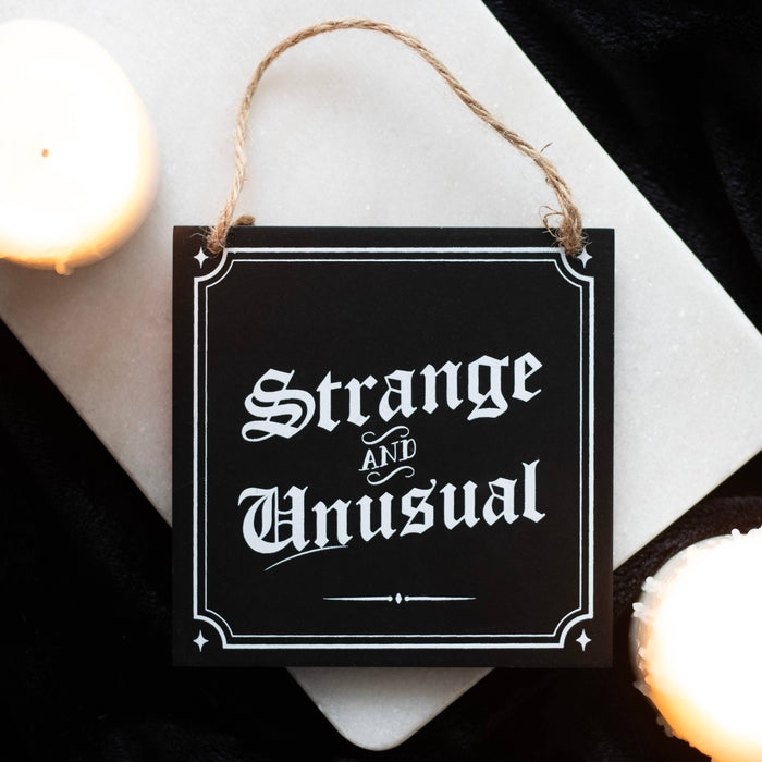 Gothic Strange and Unusual huoneentaulu