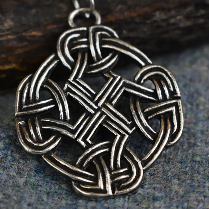 Eternal Knot Cross Celtic Knotwork Kaulakoru