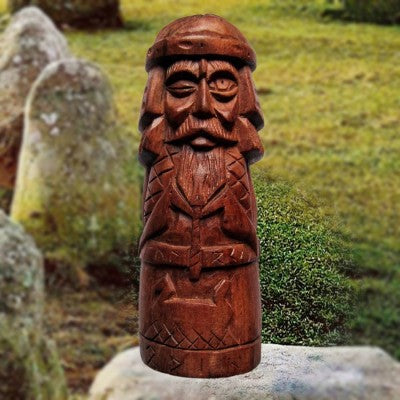 Odin-figuuri puusta