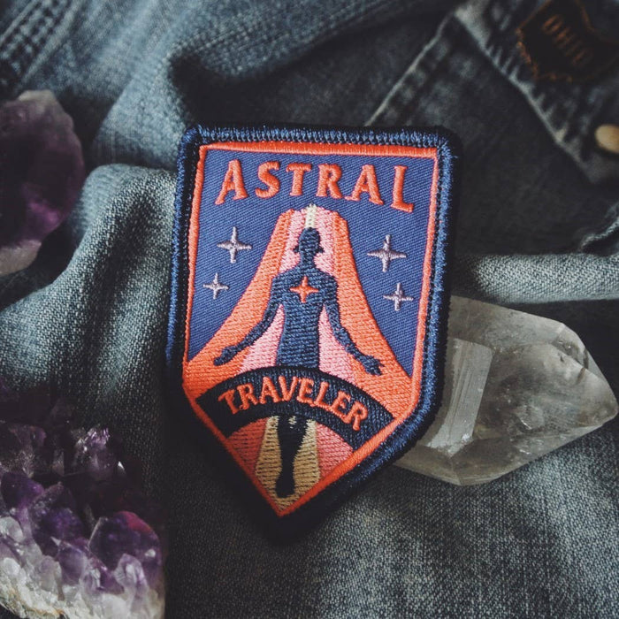 Astral Traveler kangasmerkki