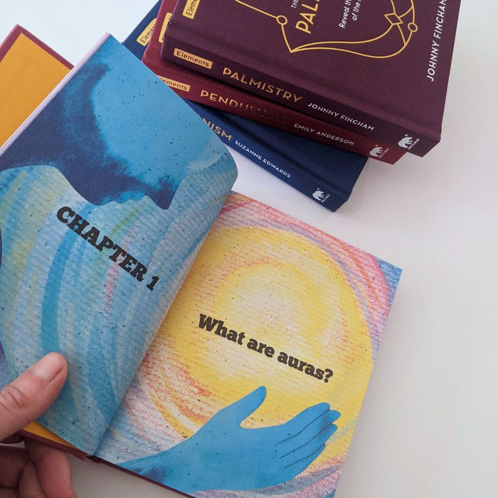 Essential Book of Auras: Protect & Strengthen Your Energy - Hamraz Ahsan - Tarotpuoti