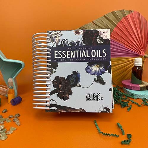 Essential Oils The On The Go Field Reference (1st edition) - Life & Science - Tarotpuoti