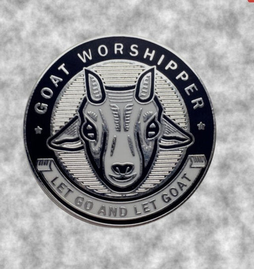 Goat Worshipper pinssi 2021-versio (Arcane Bullshit- merchandise) - Tarotpuoti