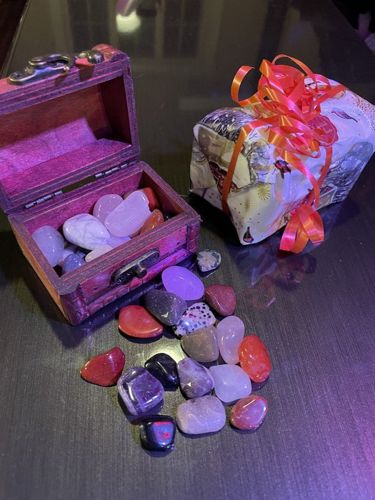 Pieni kristalliyllätyskirstu - Tarotpuoti