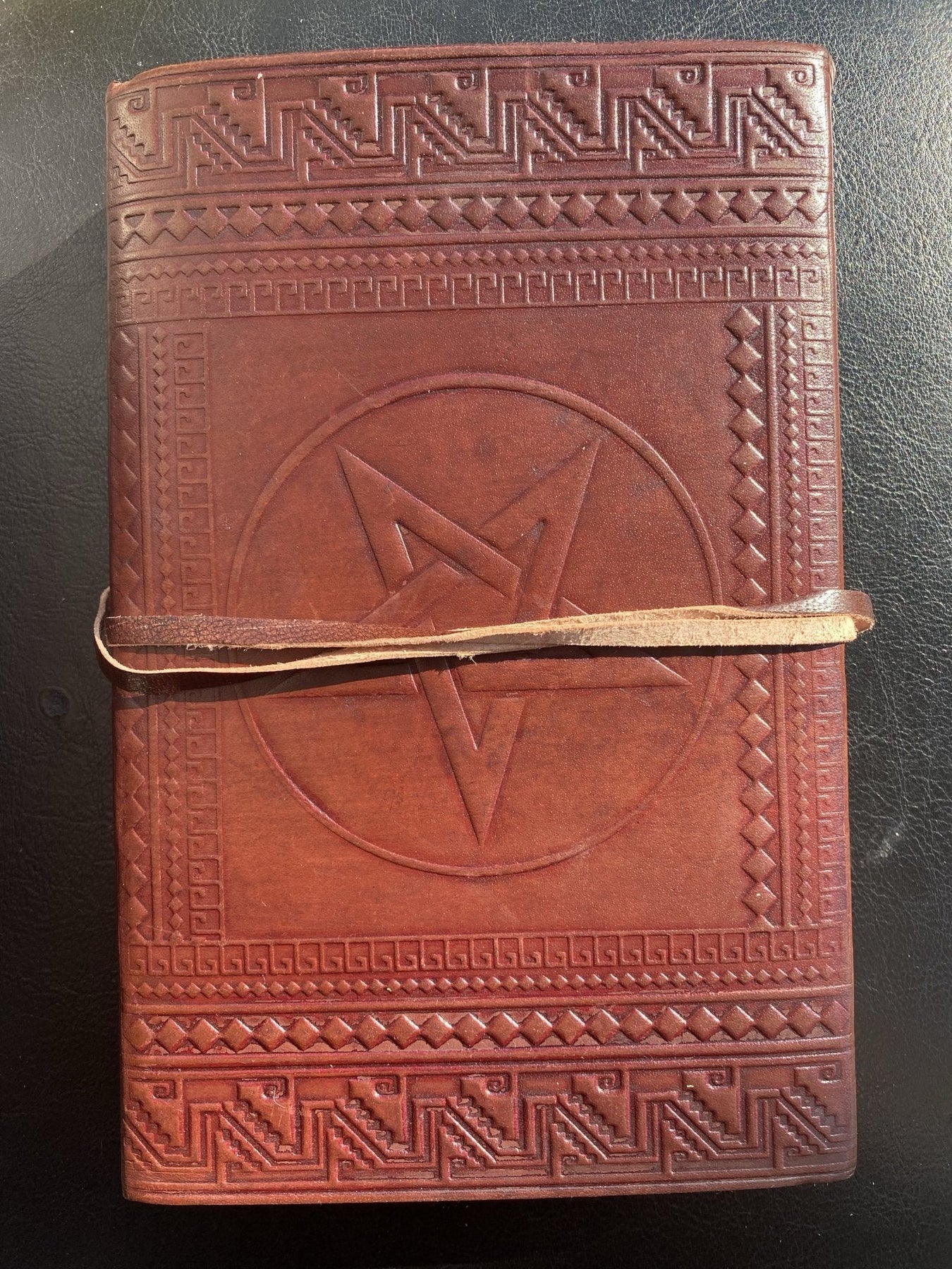 Kirjoitustarvikkeet ja muistikirjat