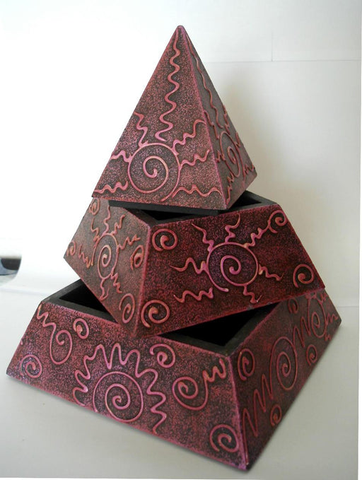 Pyramidin muotoinen laatikko kahdella osastolla - Tarotpuoti