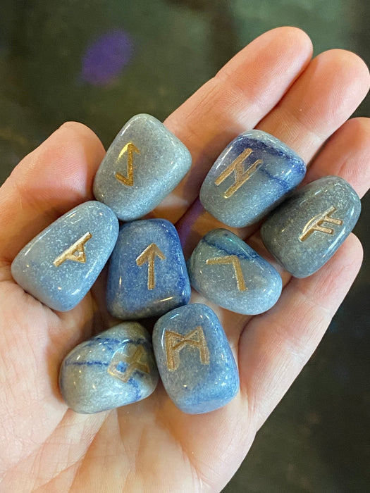 Siniset Onyx riimut - Blue Onyx Runes - Tarotpuoti