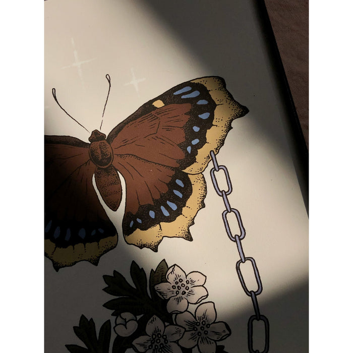 Suruvaippa Mourning Cloak Butterfly taideprintti - Tenderheart Studio - Tarotpuoti