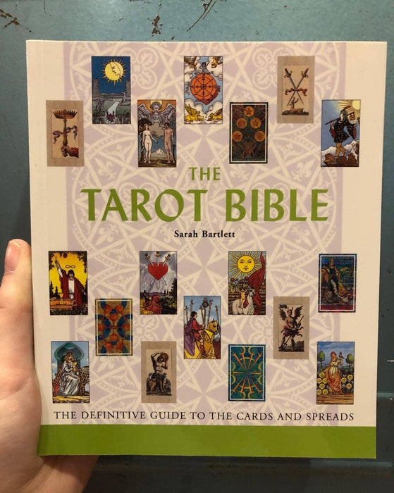Tarot Bible: The Definitive Guide to the Cards and Spreads - Sarah Bartlett (uusi kansikuva) - Tarotpuoti