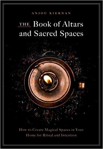 The Book of Altars and Sacred Spaces: How to Create Magical Spaces in Your Home for Ritual and Intention - Tarotpuoti