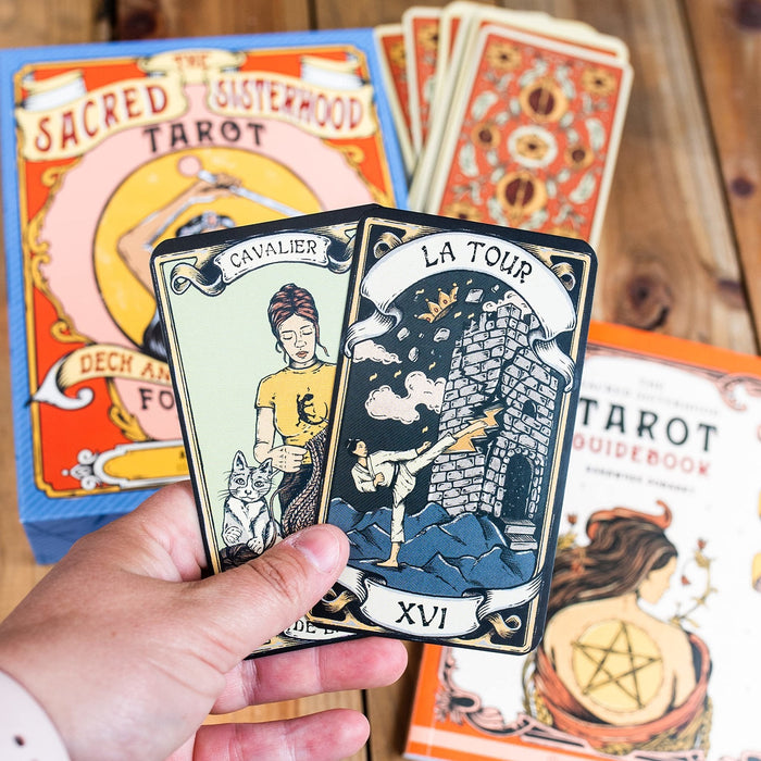 The Sacred Sisterhood Tarot : Deck and Guidebook for Fierce Women - Ashawnee DuBarry - Tarotpuoti