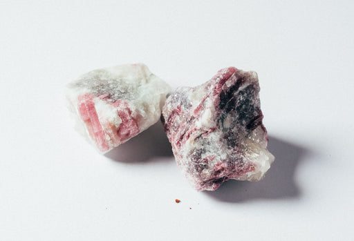 Turmaliini pinkki kristallein, raaka hiomaton (3-5cm) - Tarotpuoti