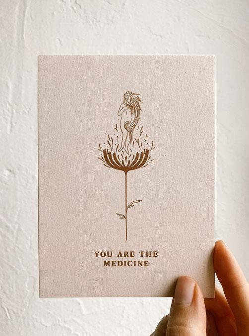 You Are the Medicine postikortti - Anna Cosma - Tarotpuoti